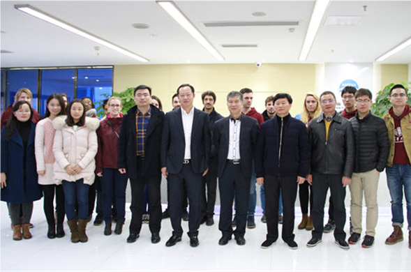 �廪��ѧ�󽣶����Я��ŷ��ѧ����Z6������ʱ���Ž���ѧϰ